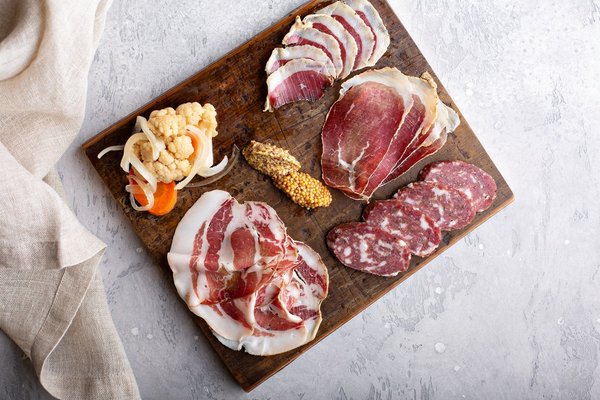 How to Assemble a Gourmet Charcuterie Board with Exotic Meats and Artisan Cheeses?