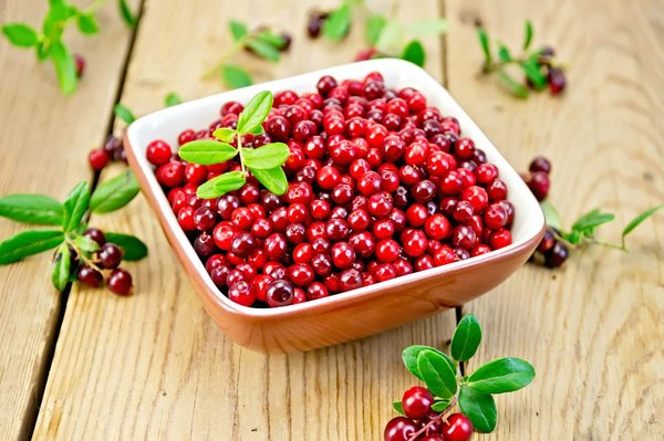 What Are the Secrets to a Perfectly Flavored Swedish Lingonberry Compote?