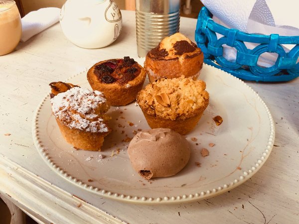 How Can You Craft a Delicate Puff Pastry Case for a Gourmet Salmon en Croute?